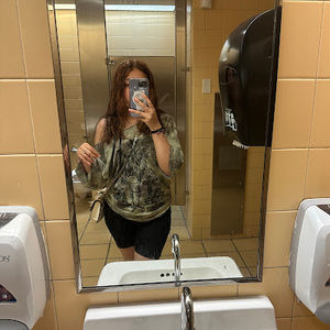 Meet your Posher, Camila